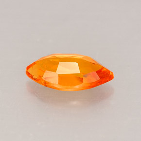 Clinohumite Jaune orange naturelle Marquise, 0.67 ct, VS-SI