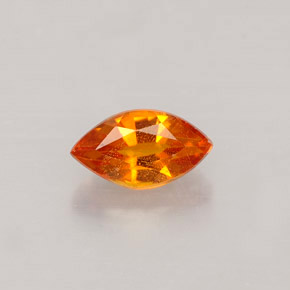 Clinohumite orange naturelle marquise, 0,56 ct, VS