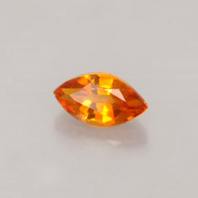Clinohumite orange naturelle marquise, 0,56 ct, VS