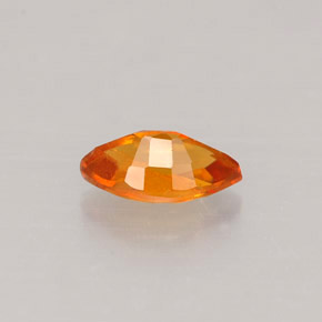 Clinohumite orange naturelle marquise, 0,56 ct, VS