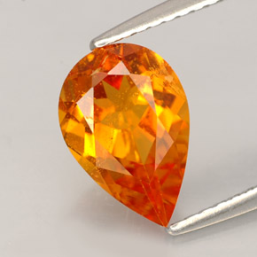 Clinohumite Jaune orange naturelle En forme de poire, 1.91 ct, VS