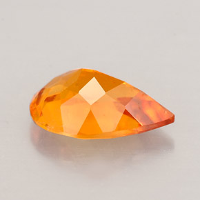 Clinohumite Jaune orange naturelle En forme de poire, 1.91 ct, VS