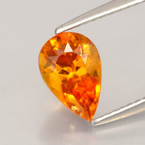 Clinohumite Jaune orange naturelle En forme de poire, 1.44 ct, VS