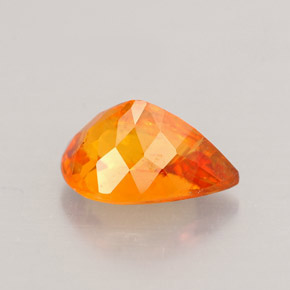 Clinohumite Jaune orange naturelle En forme de poire, 1.44 ct, VS