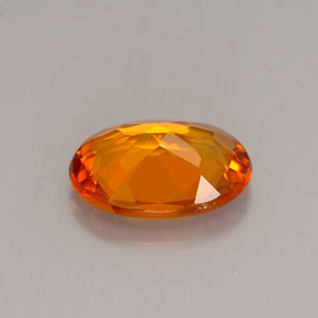 Clinohumite orange naturelle coupe ovale, 1,23 ct, VS
