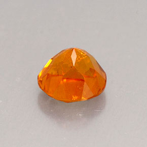 Clinohumite Jaune orange naturelle Coupe roude, 0.80 ct, VS-SI