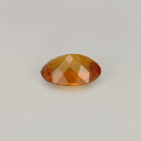 Clinohumite Jaune orange naturelle Coupe ovale, 0.77 ct, VS