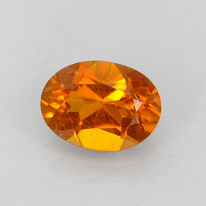 Clinohumite Jaune orange naturelle Coupe ovale, 0.84 ct, VS-SI