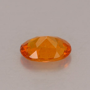 Clinohumite orange naturelle coupe ovale, 0,53 ct, VS
