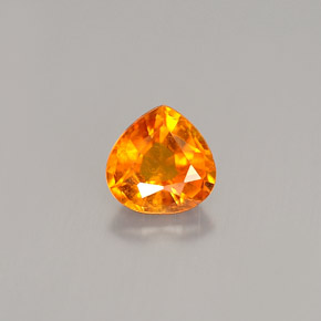 Clinohumite Jaune orange naturelle En forme de poire, 0.69 ct, VS-SI
