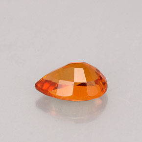 Clinohumite Jaune orange naturelle En forme de poire, 0.97 ct, VS