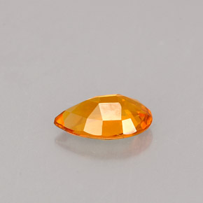 Clinohumite Jaune orange naturelle En forme de poire, 0.58 ct, VS