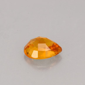Clinohumite Jaune orange naturelle En forme de poire, 0.75 ct, VS-SI