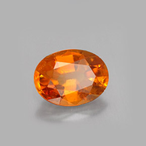Clinohumite Jaune orange naturelle Coupe ovale, 1.47 ct, VS-SI
