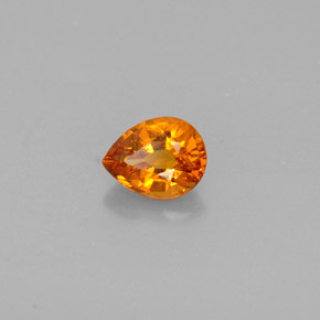 Clinohumite Jaune orange naturelle En forme de poire, 0.61 ct, SI