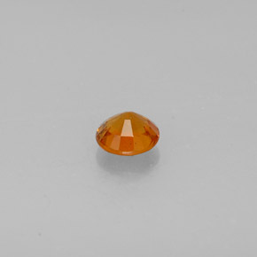 Clinohumite Jaune orange naturelle Coupe roude, 0.64 ct, SI