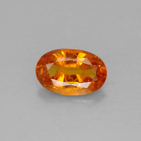 Clinohumite orange naturelle coupe ovale, 1,42 ct, SI