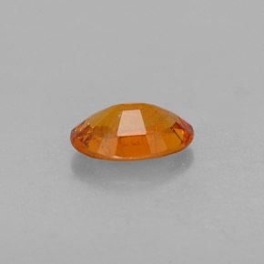 Clinohumite orange naturelle coupe ovale, 1,42 ct, SI