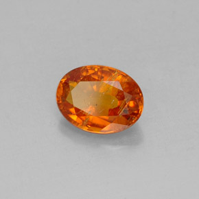 Clinohumite orange naturelle coupe ovale, 1,36 ct, SI