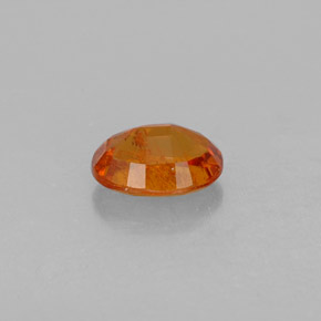 Clinohumite orange naturelle coupe ovale, 1,36 ct, SI