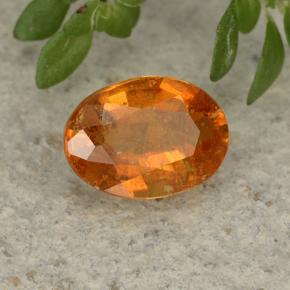 Clinohumite Jaune orange naturelle Coupe ovale, 1.05 ct, VS-SI