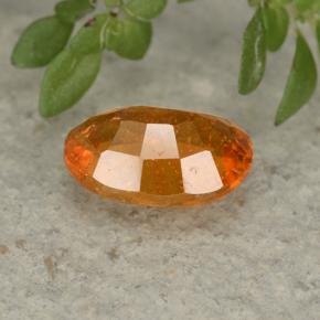 Clinohumite Jaune orange naturelle Coupe ovale, 1.05 ct, VS-SI