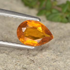 Clinohumite Jaune orange naturelle En forme de poire, 0.73 ct, VS-SI