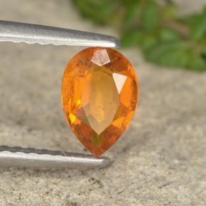 Clinohumite Jaune orange naturelle En forme de poire, 0.73 ct, VS-SI