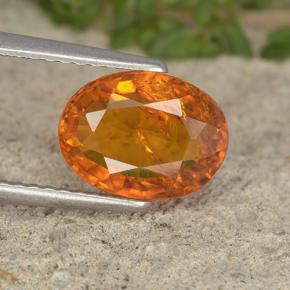 Clinohumite Jaune orange naturelle Coupe ovale, 2.34 ct, VS-SI