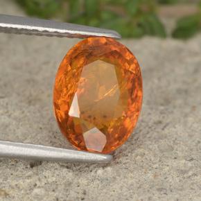 Clinohumite Jaune orange naturelle Coupe ovale, 2.34 ct, VS-SI