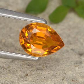 Clinohumite Jaune orange naturelle En forme de poire, 0.70 ct, VS-SI