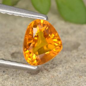 Clinohumite Jaune orange naturelle En forme de poire, 0.63 ct, VS-SI
