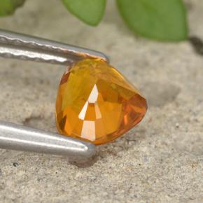 Clinohumite Jaune orange naturelle En forme de poire, 0.63 ct, VS-SI