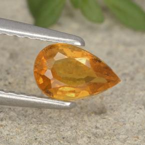 Clinohumite Jaune orange naturelle En forme de poire, 0.60 ct, VS-SI