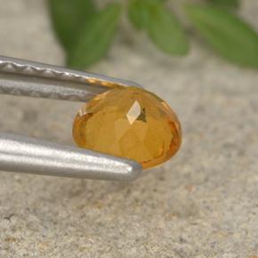Clinohumite Jaune orange naturelle Coupe roude, 0.44 ct, VS-SI