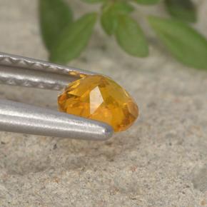 Clinohumite Jaune orange naturelle Coupe roude, 0.37 ct, VS-SI