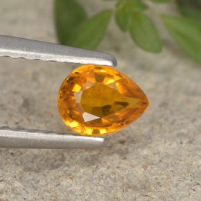 Clinohumite Jaune orange naturelle En forme de poire, 0.37 ct, VS-SI