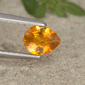 Clinohumite Jaune orange naturelle En forme de poire, 0.39 ct, VS-SI