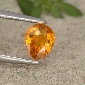 Clinohumite Jaune orange naturelle En forme de poire, 0.39 ct, VS-SI