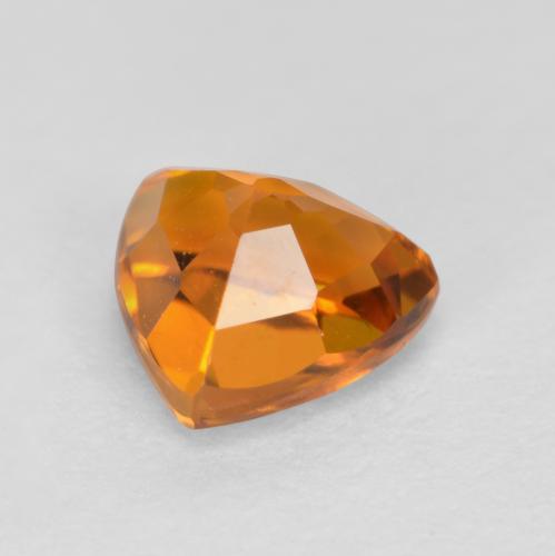 Clinohumite orange naturelle trillion, 0,59 ct, VS