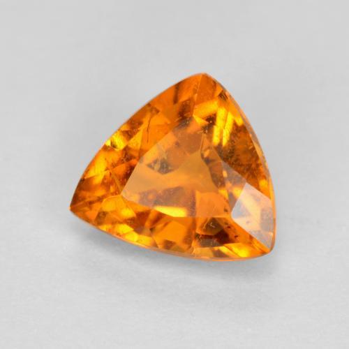 Clinohumite orange naturelle trillion, 0,87 ct, SI