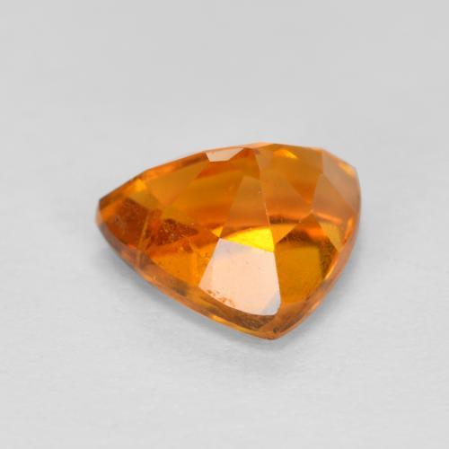 Clinohumite orange naturelle trillion, 0,87 ct, SI