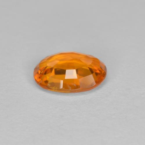 Clinohumite Orange moyen naturelle Coupe ovale, 0.81 ct, VS-SI