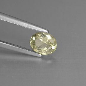 Diaspore à changement de couleur  naturelle coupe ovale, 0,64 ct, VVS-VS