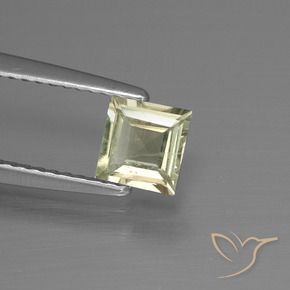 Diaspore Couleur Changeant Jaune très pâle naturelle Carré, 0.68 ct, VS-SI