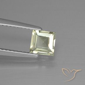 Diaspore Couleur Changeant Jaune très clair naturelle Carré, 0.62 ct, VS