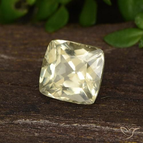 Diaspore Couleur Changeant Jaune clair naturelle Coussin, 0.87 ct, VVS-VS