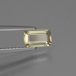 Diaspore Couleur Changeant Jaune très clair naturelle Taille émeraude, 0.59 ct, VVS-VS