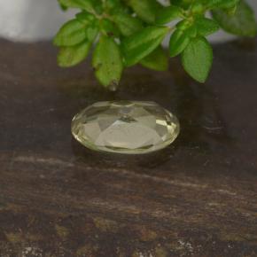Diaspore à changement de couleur jaune naturelle coupe ovale, 0,50 ct, VVS-VS