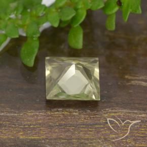 Diaspore Couleur Changeant Jaune très clair naturelle Carré, 0.66 ct, VVS-VS